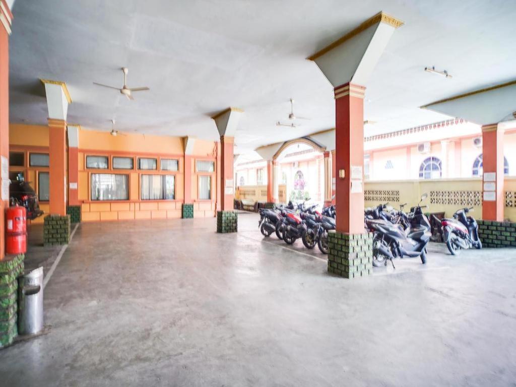 Oyo 1140 Hotel Tresya Tanjung Balai Tanjungbalai Екстер'єр фото