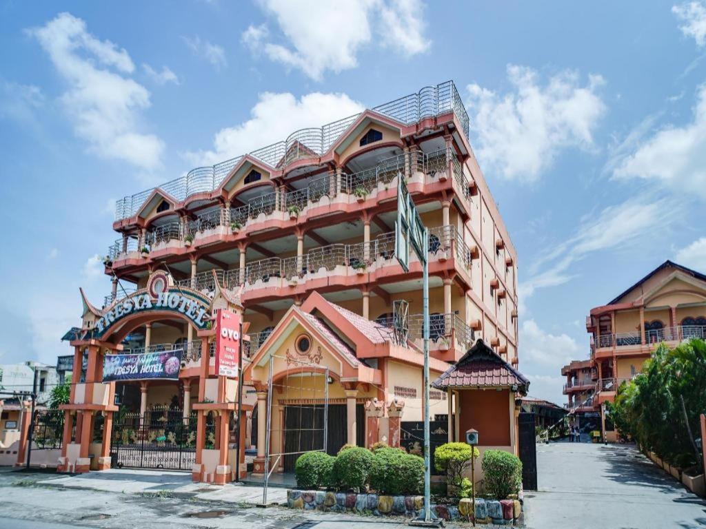 Oyo 1140 Hotel Tresya Tanjung Balai Tanjungbalai Екстер'єр фото