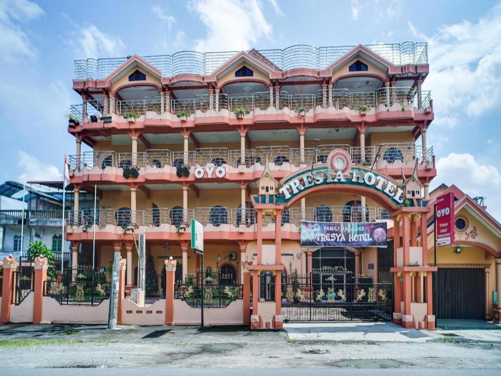 Oyo 1140 Hotel Tresya Tanjung Balai Tanjungbalai Екстер'єр фото